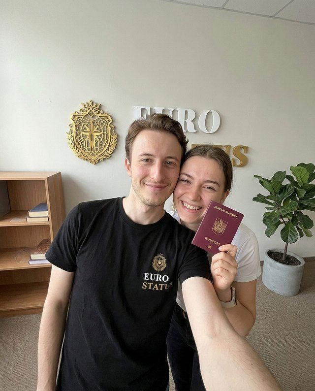 Селфи клиента с менеджером EuroStatus